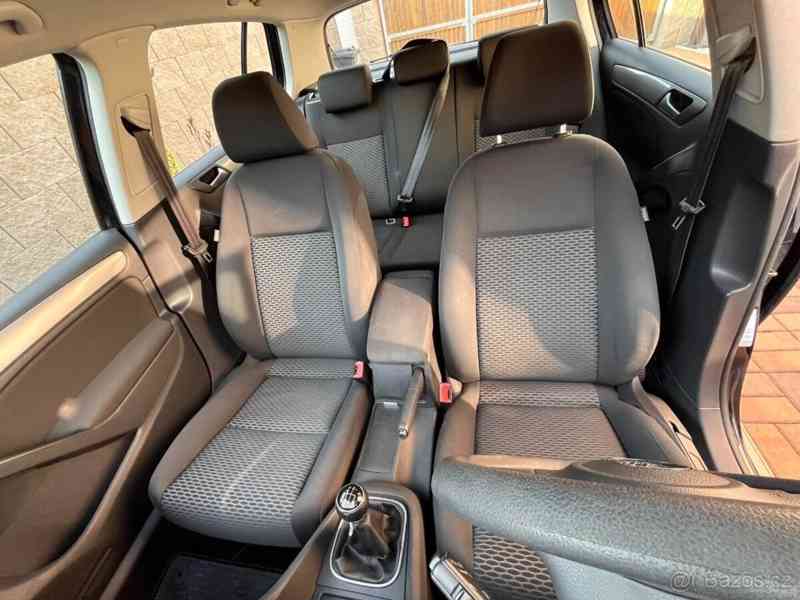 Volkswagen Golf 1,4   6 / MPI / 59KW / Manuál - foto 5