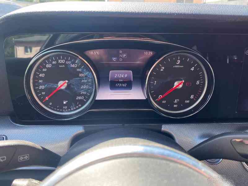 Mercedes-Benz E 300 D - foto 12