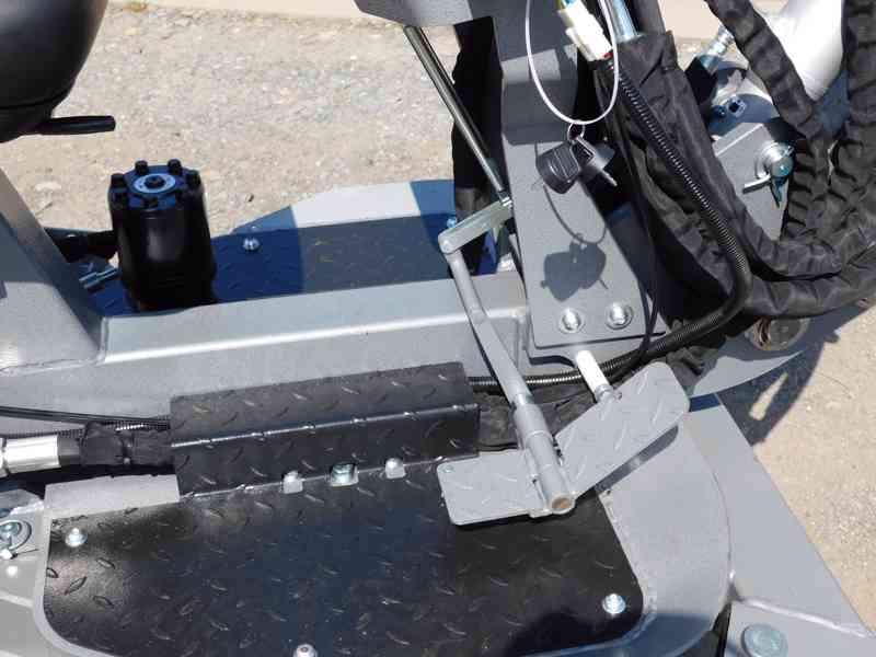 Minibagr Jansen MB-360°  benzínový kráčející bagr - foto 5