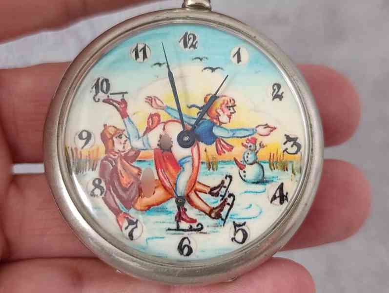 Starožitné kapesní hodinky REVUE  50 mm, erotika - foto 2