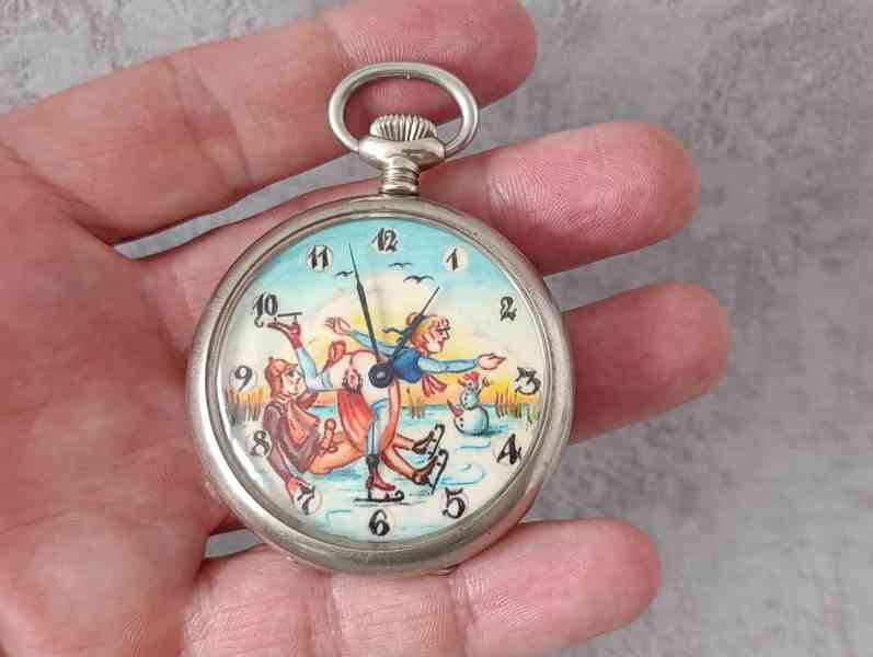 Starožitné kapesní hodinky REVUE  50 mm, erotika - foto 13