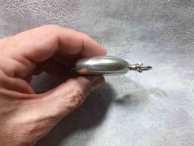 Starožitné kapesní hodinky REVUE  50 mm, erotika - foto 15