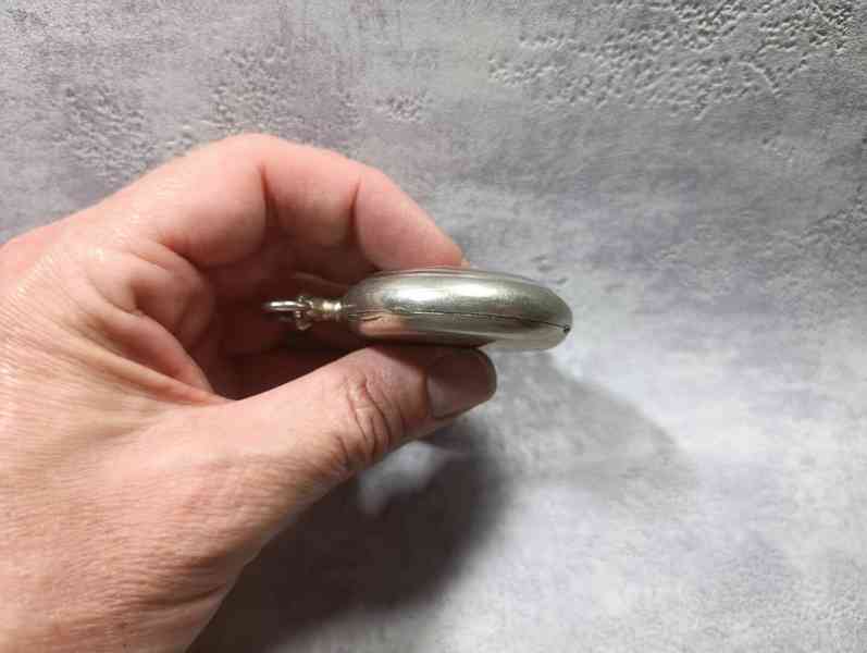 Starožitné kapesní hodinky REVUE  50 mm, erotika - foto 18