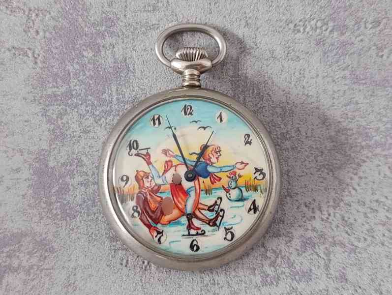Starožitné kapesní hodinky REVUE  50 mm, erotika - foto 3