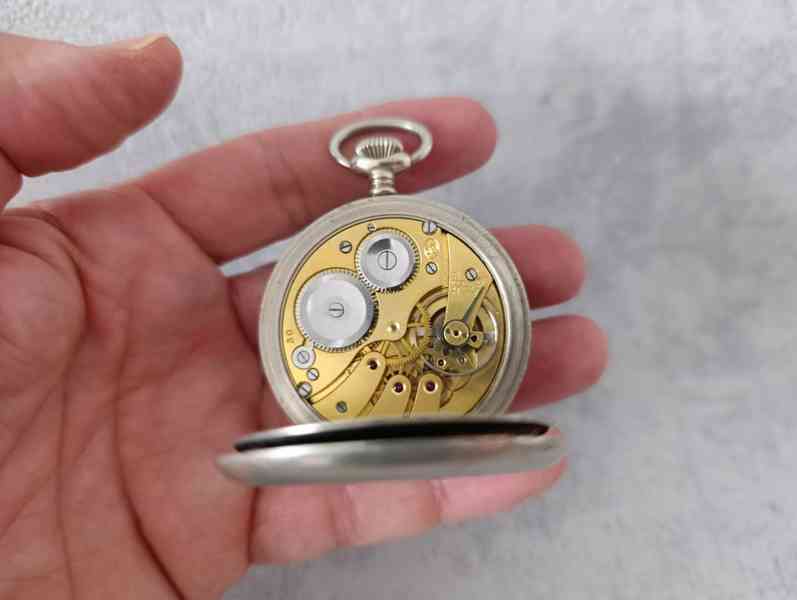 Starožitné kapesní hodinky REVUE  50 mm, erotika - foto 9