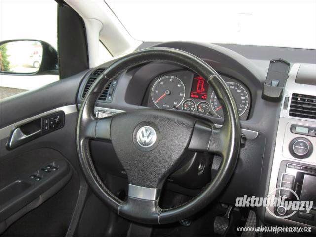 Volkswagen Touran 2.0, nafta, r.v. 2007, navigace - foto 5