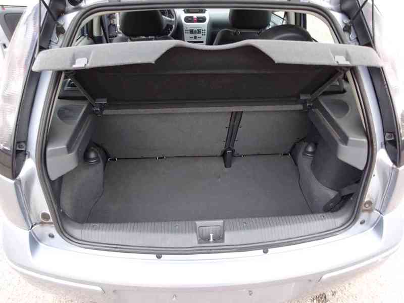 Opel Corsa 1.2i r.v.2005 (klimatizace) - foto 11