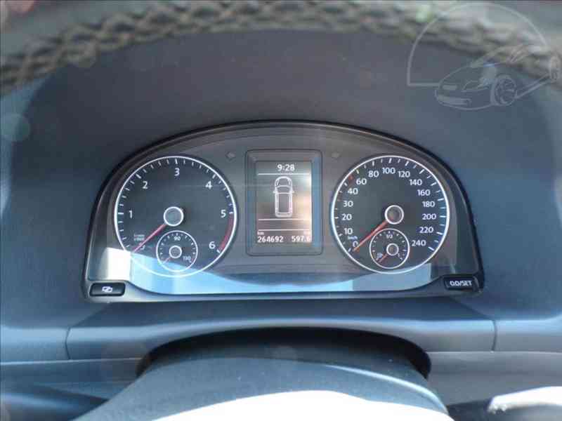 Volkswagen Touran 1,6 TDI DSG - foto 6