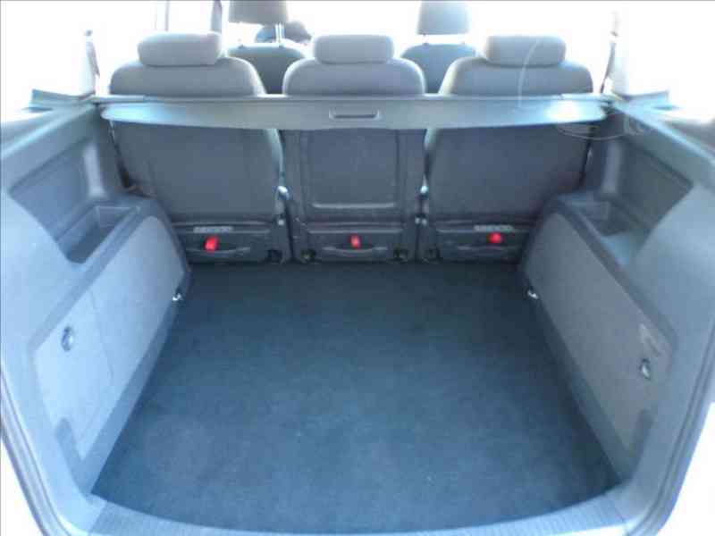 Volkswagen Touran 1,6 TDI DSG - foto 10