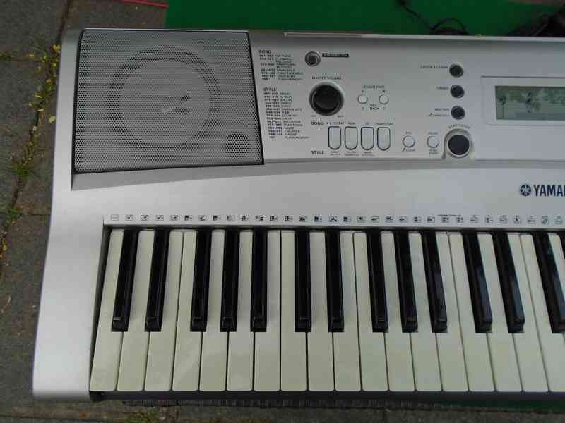 Yamaha digitální klávesy PSR-E313 funkční hrají pěkně - foto 2