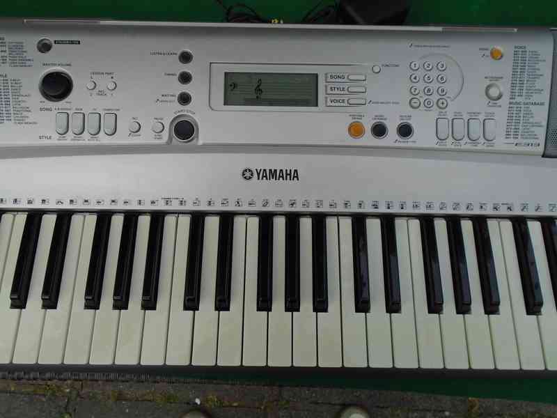 Yamaha digitální klávesy PSR-E313 funkční hrají pěkně - foto 3