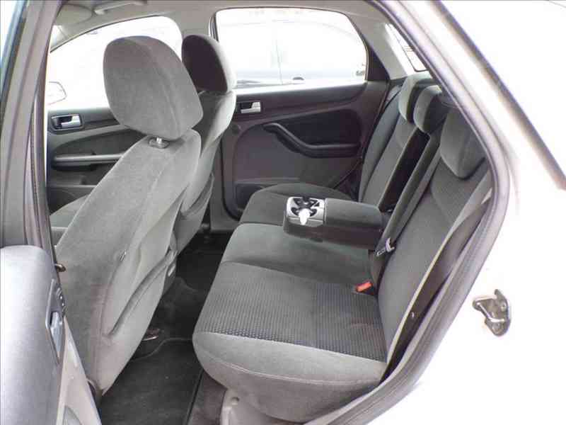 Ford Focus 1,6 i16V GHIA,KLIMA-HNED ODJÍŽDÍTE - foto 9