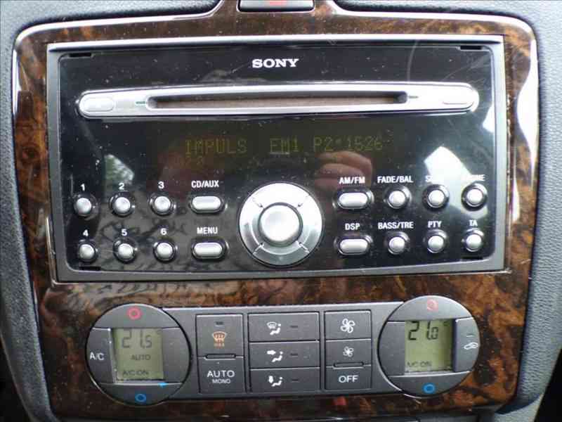 Ford Focus 1,6 i16V GHIA,KLIMA-HNED ODJÍŽDÍTE - foto 7
