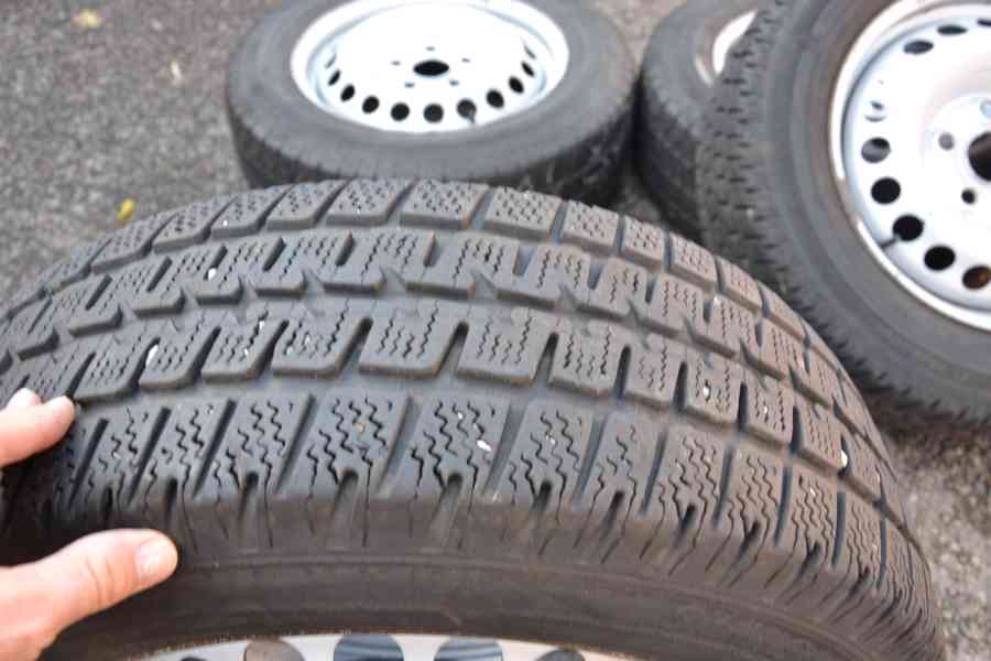 VW T5,T6 (6.1) - Sada pěkných zimních kol 205/65R16C zánovní - foto 11