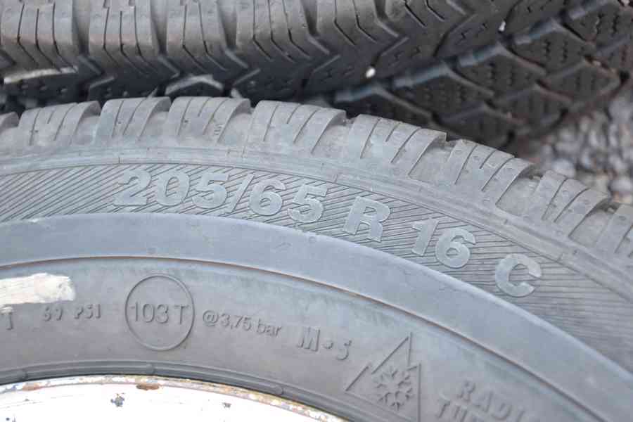 VW T5,T6 (6.1) - Sada pěkných zimních kol 205/65R16C zánovní - foto 13