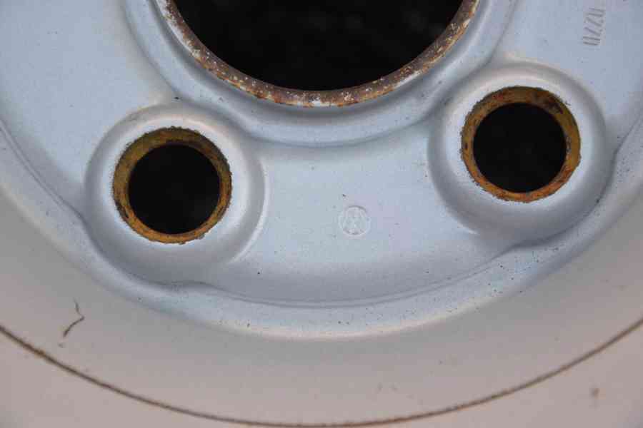 VW T5,T6 (6.1) - Sada pěkných zimních kol 205/65R16C zánovní - foto 2