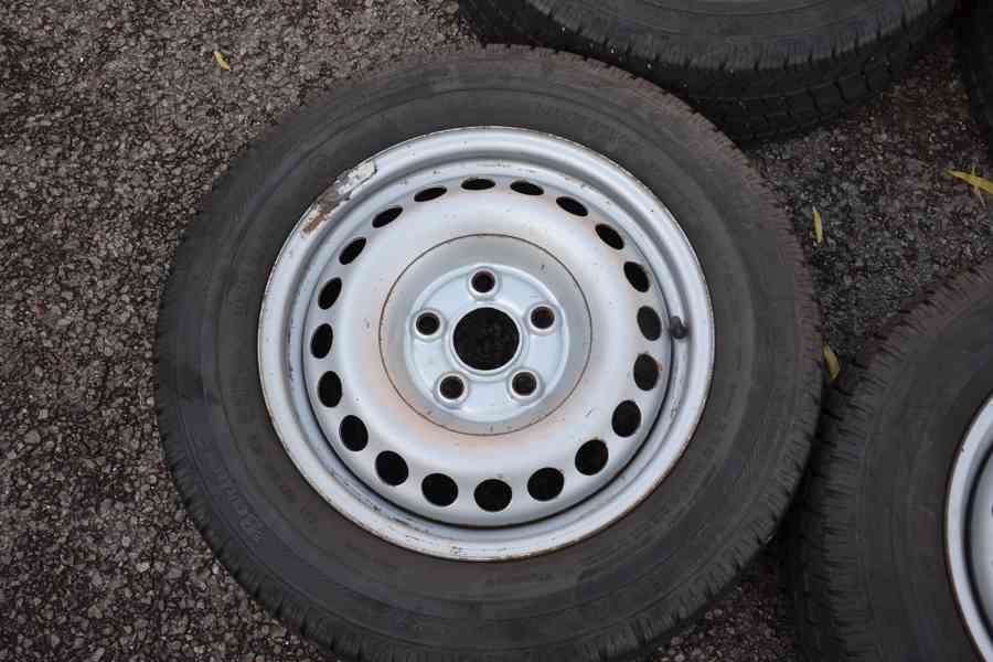 VW T5,T6 (6.1) - Sada pěkných zimních kol 205/65R16C zánovní - foto 4