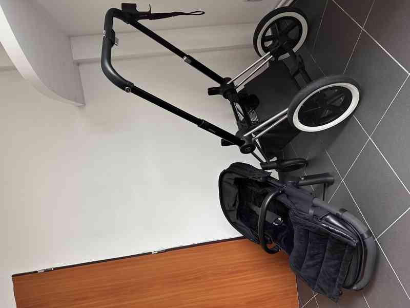 kočárek Cybex Priam – černý, ve skvělém stavu - foto 3