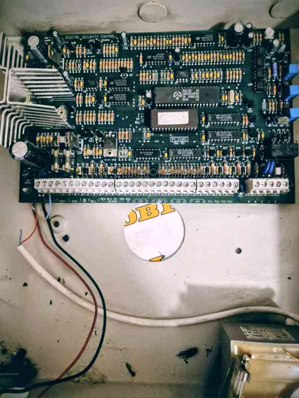 EZS DSC EUROSYS PC2585, 2 klávesnice PC2550. Komunikátor. - foto 2