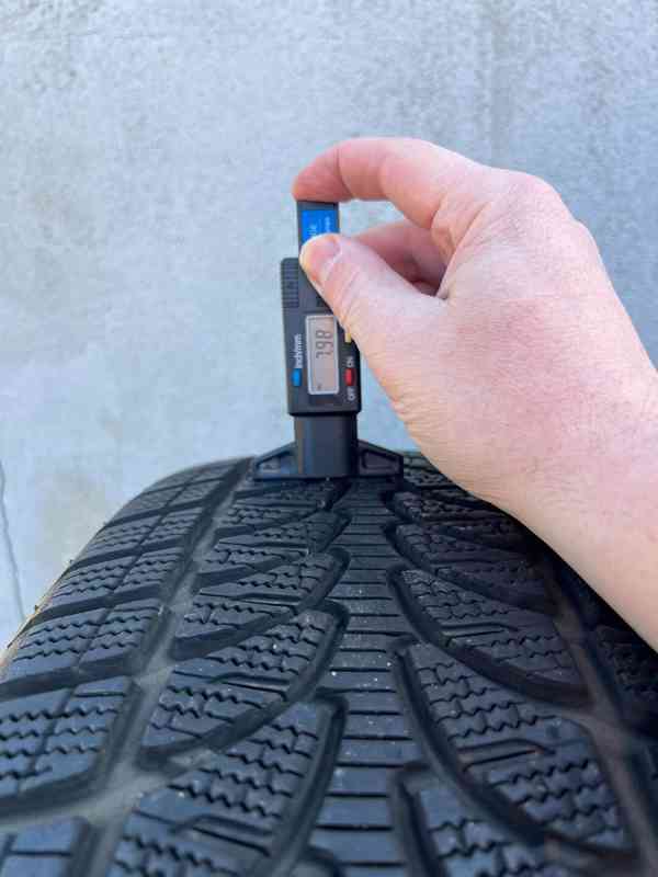 Prodám zánovní zimní pneumatiky značky BRIDGESTONE LM 80 EVO - foto 4