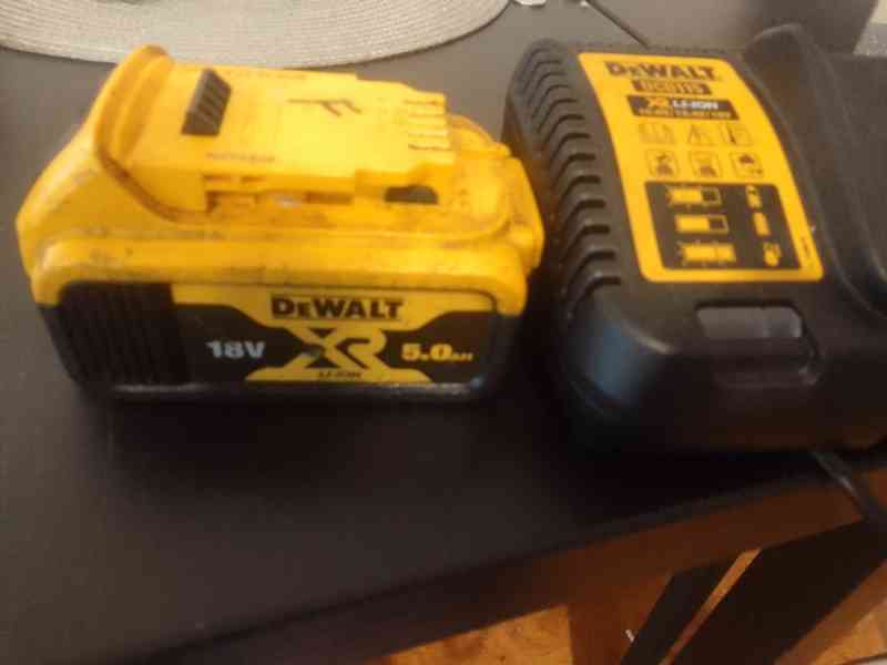 Dewalt NOVÁ nepoužitá nabíječka + aku 5Ah - - foto 2