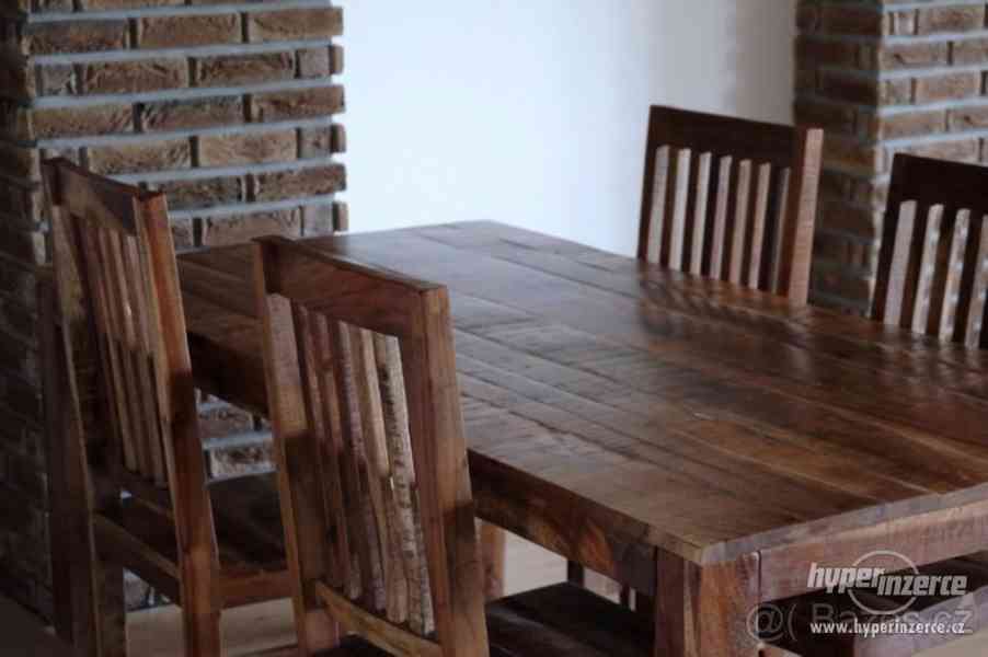50% SLEVA Jídelní stůl s židlemi akáciové dřevo - foto 1