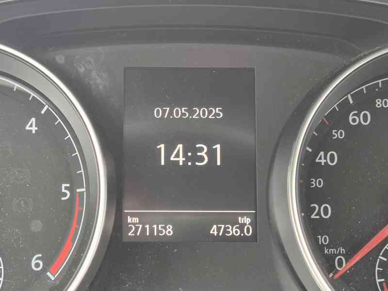 Prodám Volkswagen Golf 1.6, 77kw, r.v. 2013, STK do 4/2026 - foto 16