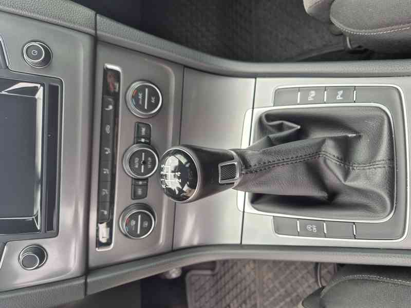 Prodám Volkswagen Golf 1.6, 77kw, r.v. 2013, STK do 4/2026 - foto 10