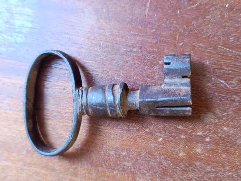 Staré gotické, barokní a vintage klíče - foto 11