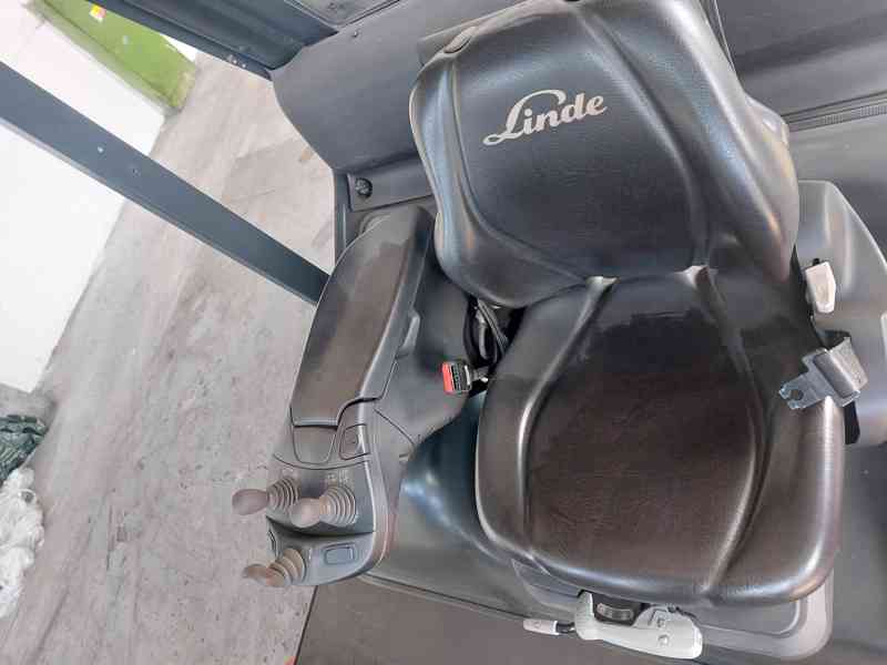 Čelní vysokozdvižný vozík Linde typ H70T - 2022 - 417 mth - foto 8