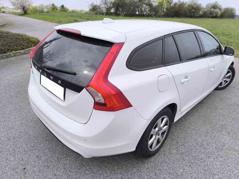 Volvo V60 1.6d Momentum - foto 5