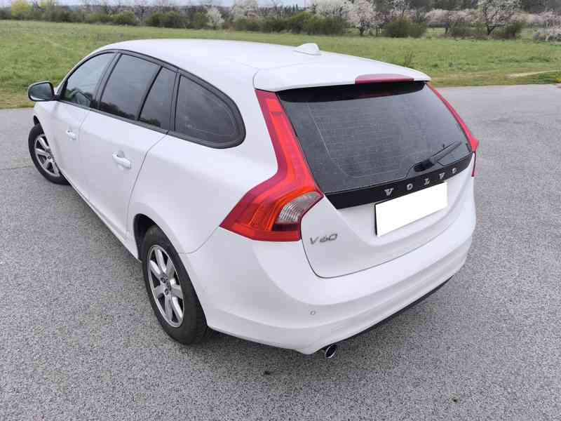 Volvo V60 1.6d Momentum - foto 4
