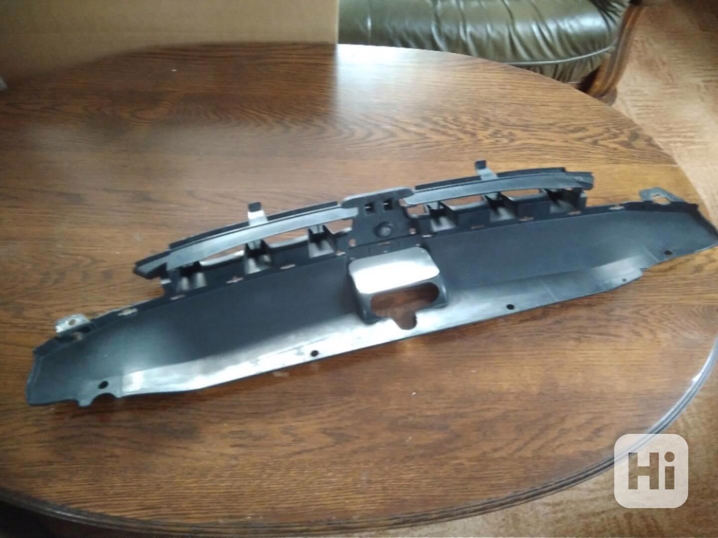 Mřížka masky chladiče originál Peugeot 307 (PSA 7804K6) - foto 1