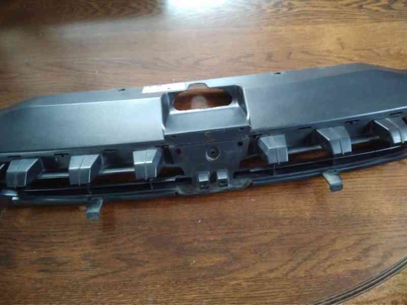 Mřížka masky chladiče originál Peugeot 307 (PSA 7804K6) - foto 2