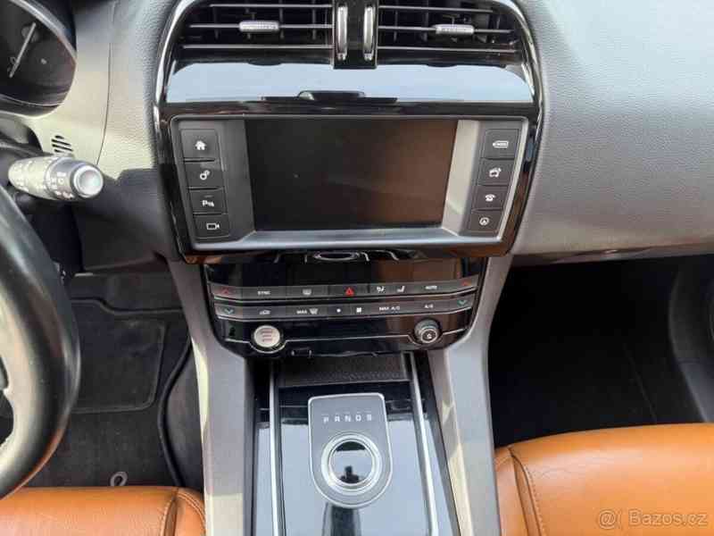 Jaguar F-Pace 2,0 - foto 18
