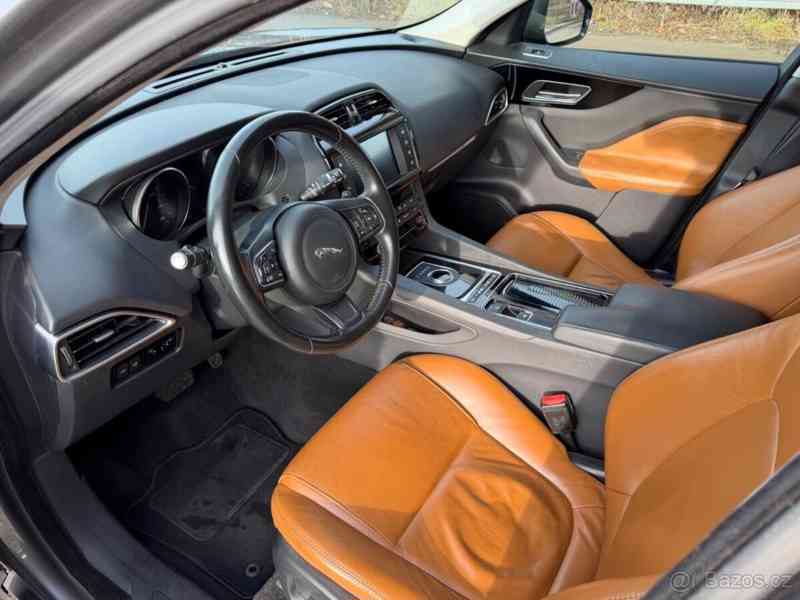 Jaguar F-Pace 2,0 - foto 13