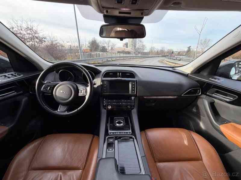 Jaguar F-Pace 2,0 - foto 10