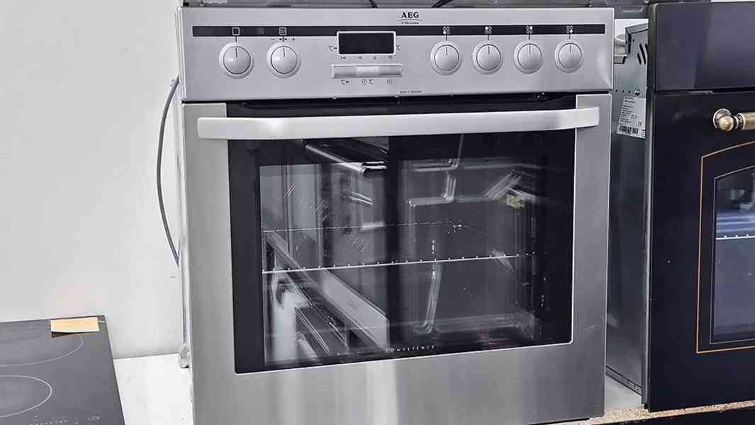 Horkovzdušná trouba s deskou 77 cm - set AEG ELECTROLUX