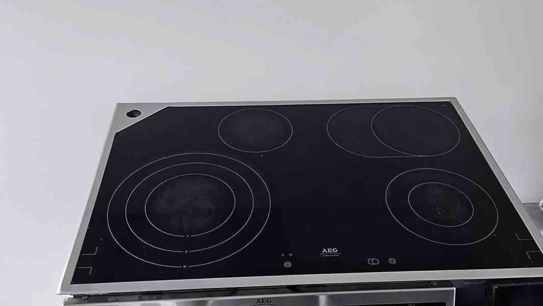 Horkovzdušná trouba s deskou 77 cm - set AEG ELECTROLUX - foto 3