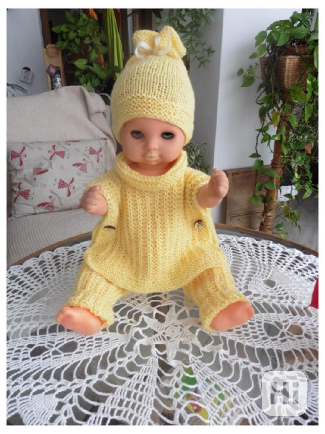 Sada oblečků pro panenky ( svetřík, čepice, kalhoty)  - foto 1