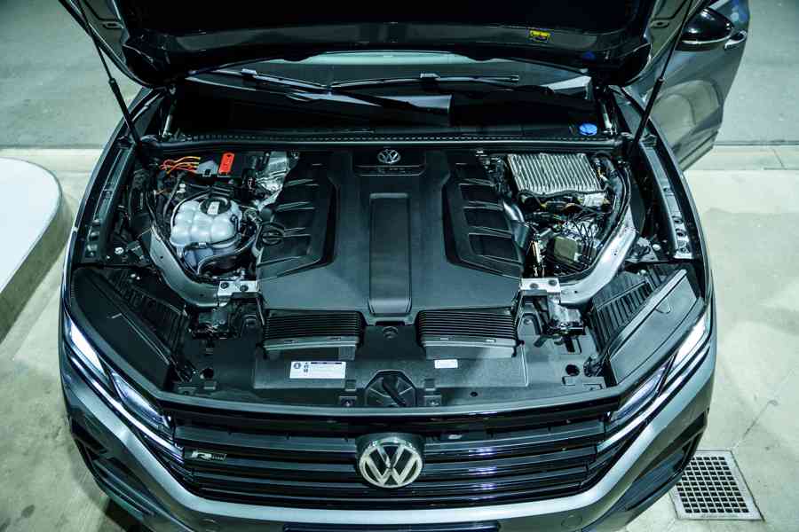 Volkswagen Touareg, R-Line V8 4,0 TDI Full výbava - foto 7