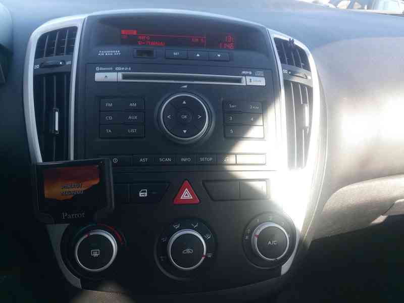 Prodám Kia Cee´d 1.6 CRDi - foto 7