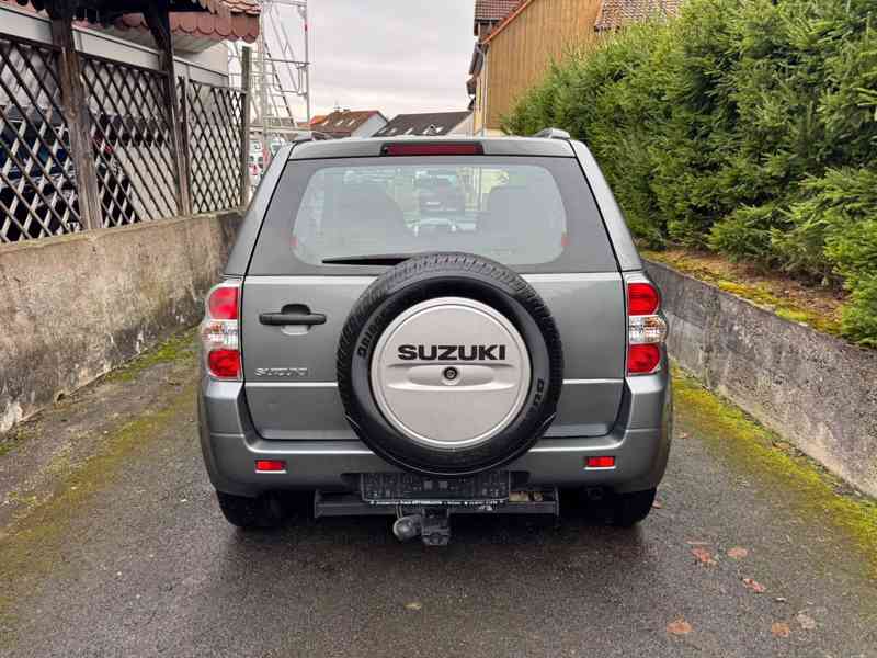 Suzuki Grand Vitara 1.6 Club 4x4 benzín 78kw - foto 15