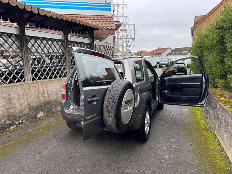 Suzuki Grand Vitara 1.6 Club 4x4 benzín 78kw - foto 8