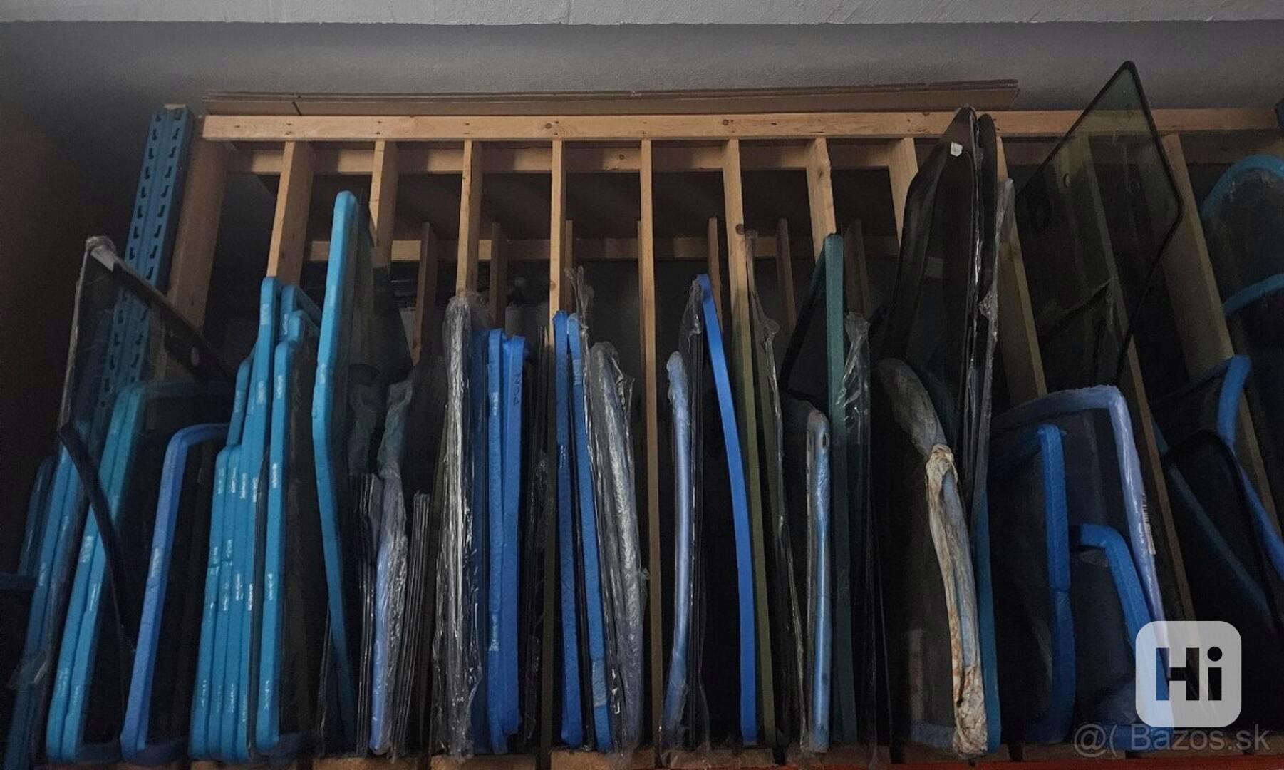 Okno okná sklá sklo na stavebné stroje skladom - foto 1