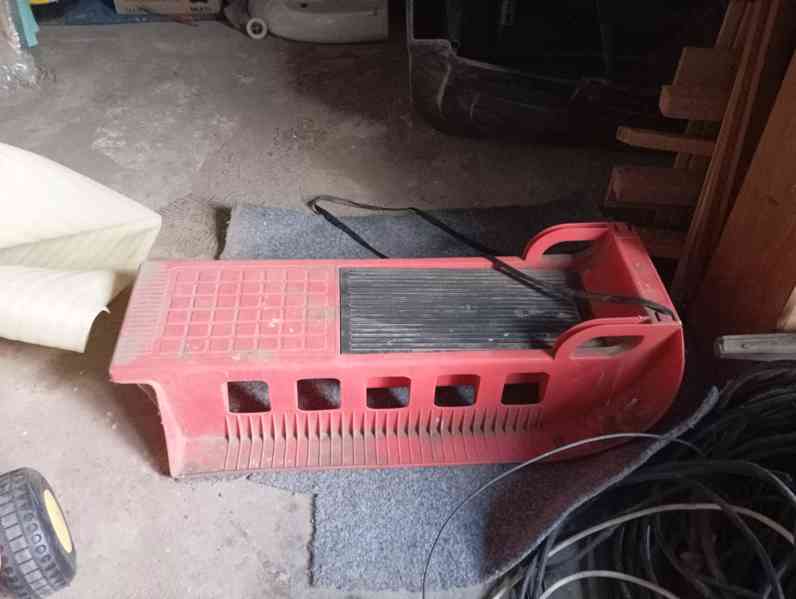  Dětské červené saně