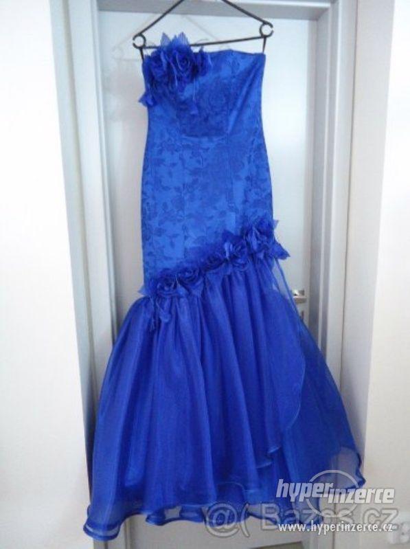 Modré plesové šaty - foto 1
