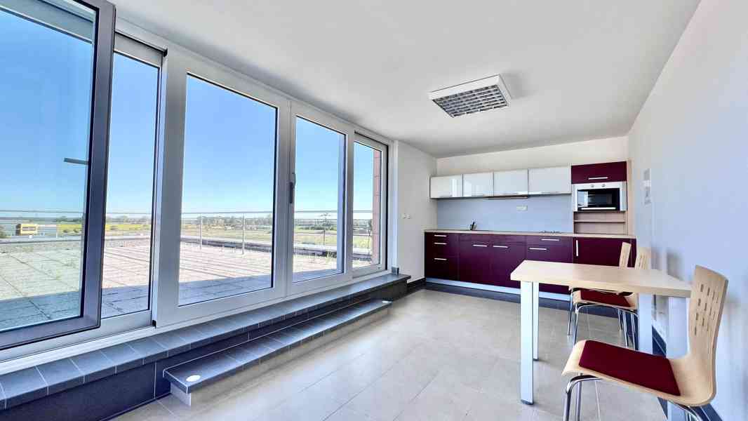 Pronájem moderního komerčního prostoru v Uničově - foto 8