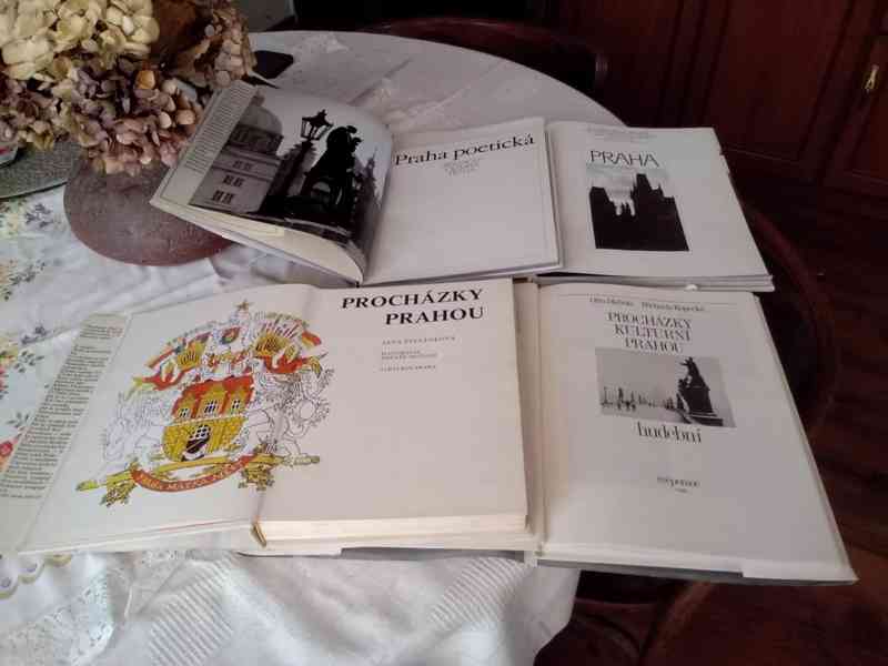 4x různé knihy o Praze - foto 4