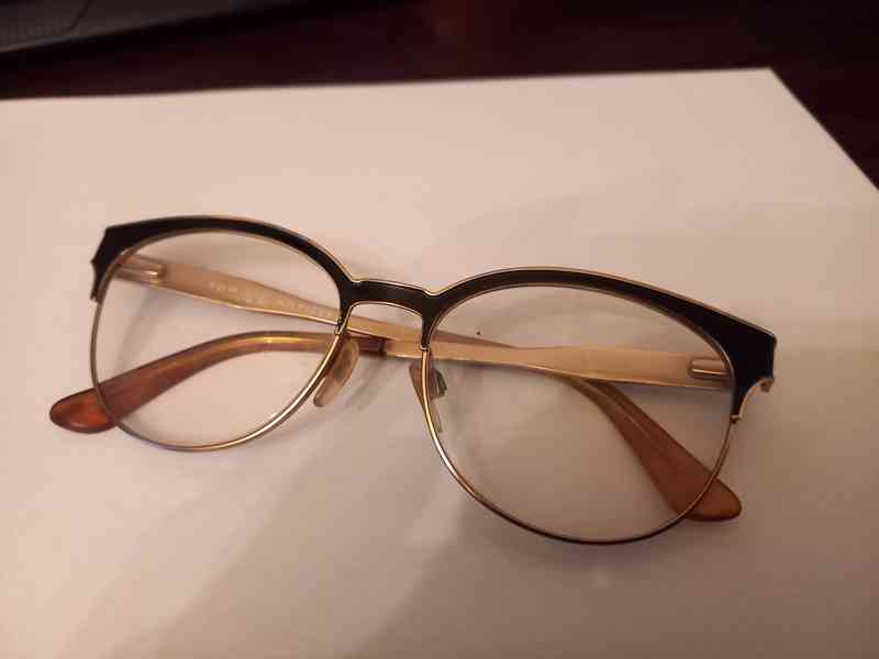 Dioptrické brýle Hilfiger, +2,5 D na obou sklech - foto 1